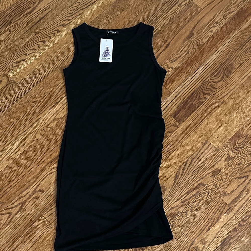 Chic Black Sleeveless Cinch Waist Dress